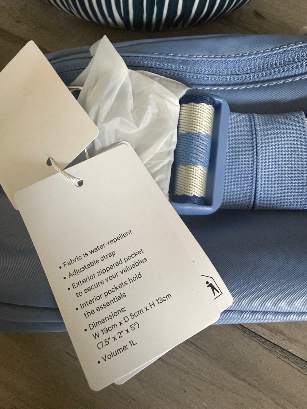 Lululemon Everywhere Belt Bag *Striped Wordmark - Picture 7 of 7